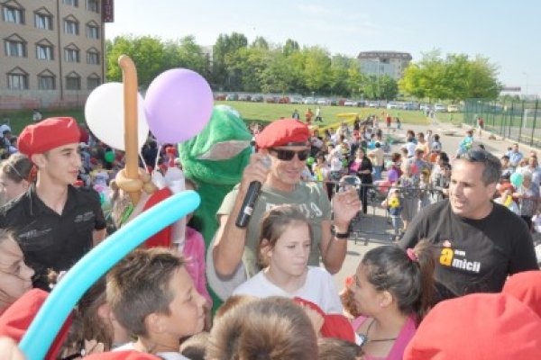 De 1 Iunie, copiii din Poarta 6 au primit berete ca a lui Mazăre